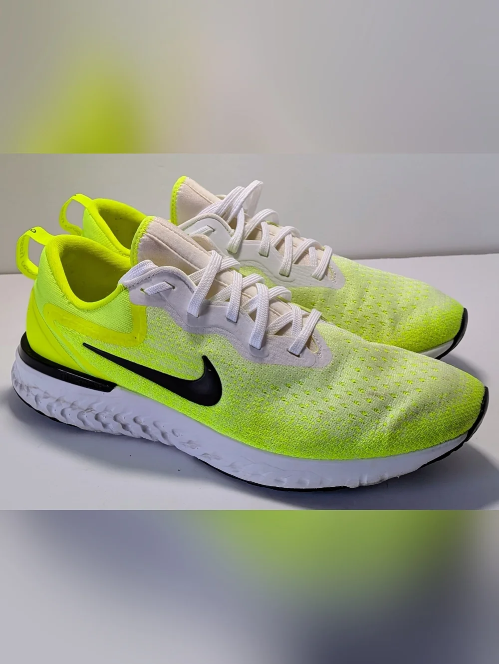 Nike Odyssey React Volt White Black Running Shoes Men’s Size 11.5 - Picture 1 of 6